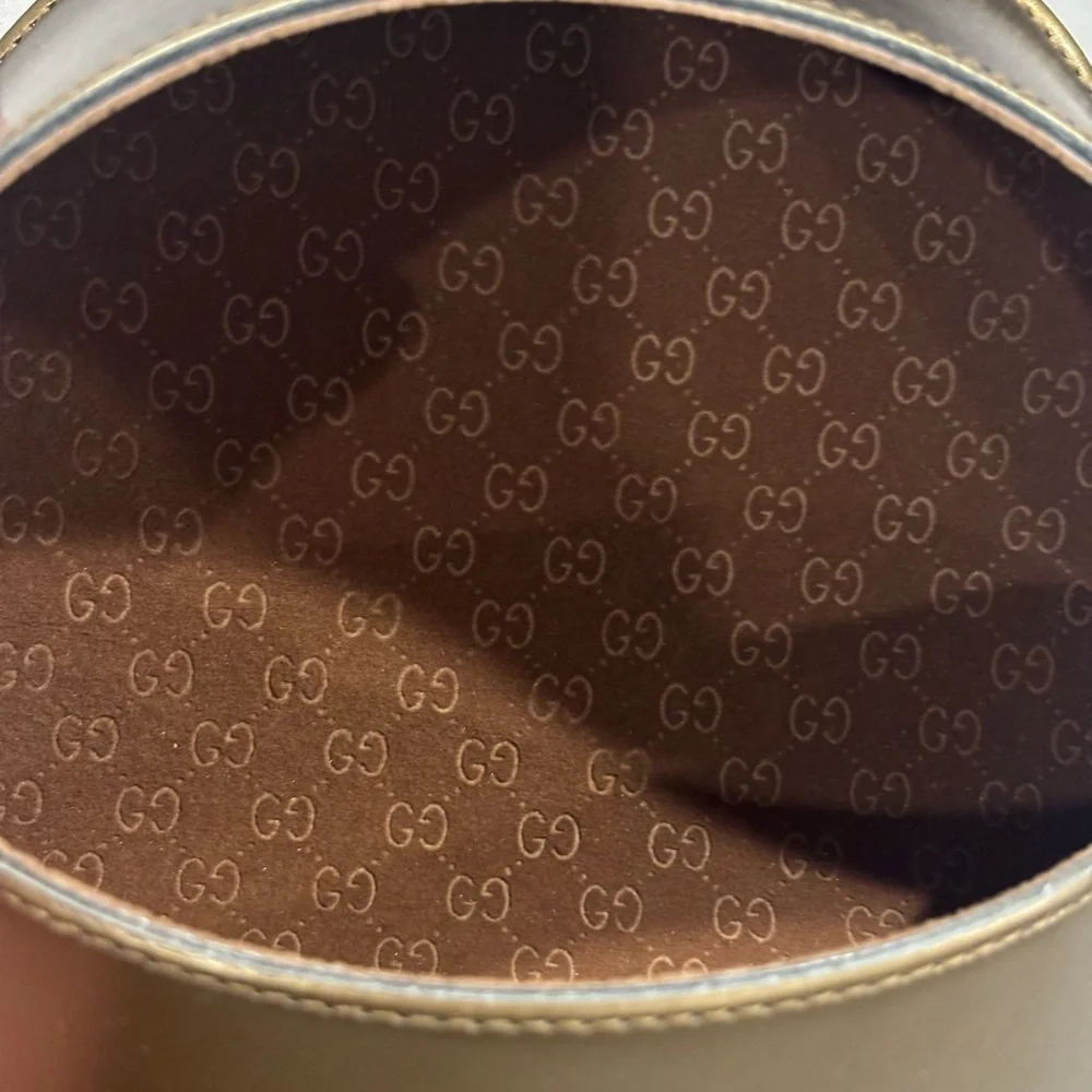 Gucci sunglasses case, box, and chamois (sunglasses not included) - Picture 5 of 6